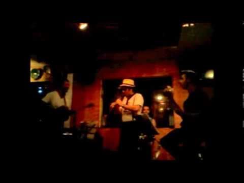Doudou Saxophone in action - Canto de Ossanha - REQUINTA SOLO