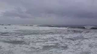 preview picture of video 'Fort Bragg CA Pre-Storm Waves 2014-12-10 @ 11:43am'