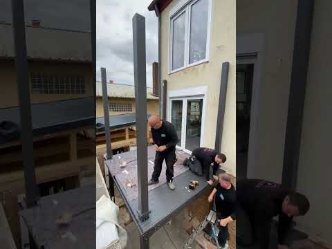 Zweistöckiger Anbaubalkon aus Aluminium montiert – schnell, sauber & ohne Kran | G&Z Alu-Systeme