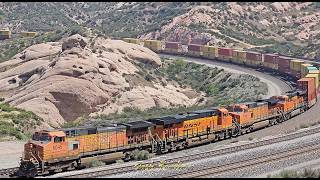 Giant BNSF trains meet in Sullivan's Curve at Cajon pass!