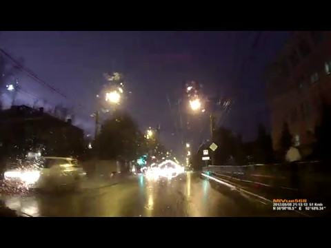 Из-за ветра рухнул на дорогу строительный кран
