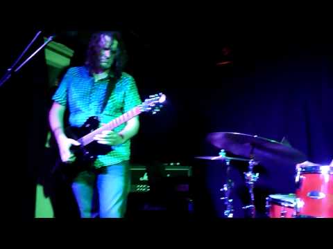 Tommy Dahlem Band@Cafe a Gogo - Parisienne Walkways