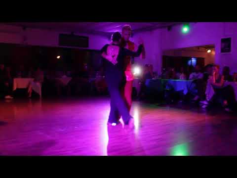 Dos Orillas Práctica de Tango. Bailan Daniel Arroyo y Juampy Ramírez. 20/10/2017 (1/5)