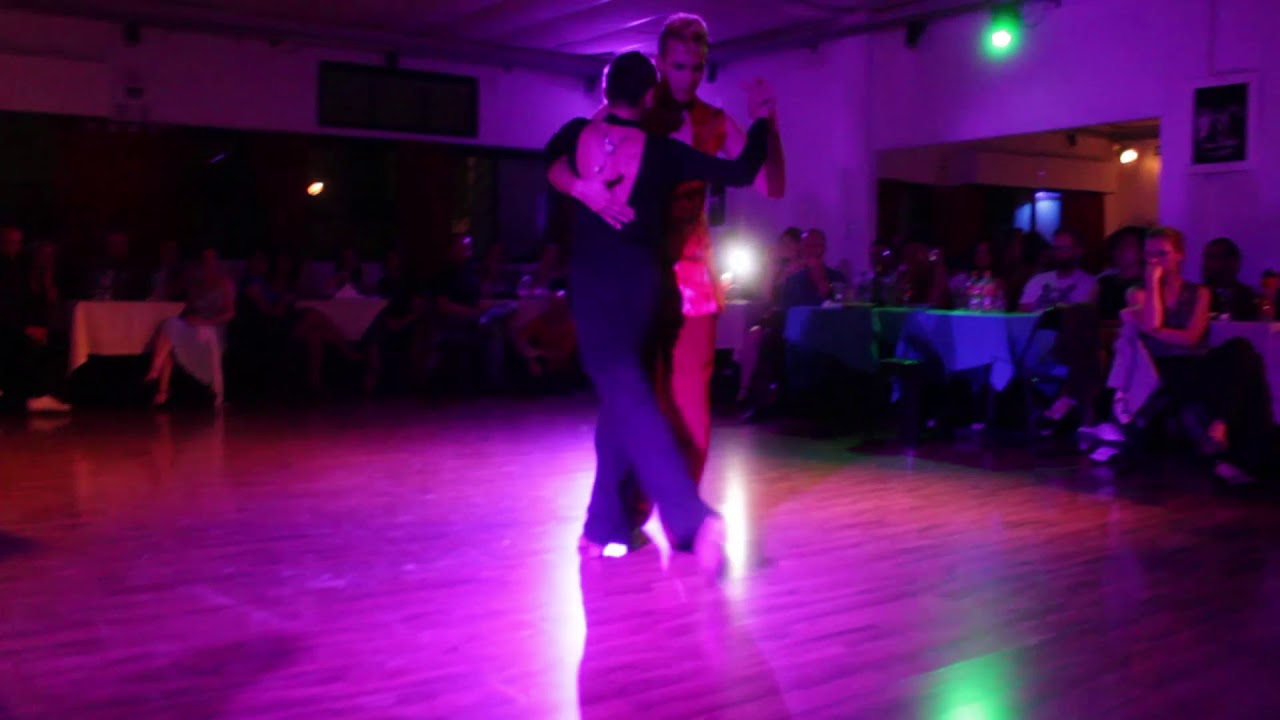 Dos Orillas Práctica de Tango. Bailan Daniel Arroyo y Juampy Ramírez. 20/10/2017 (1/5)