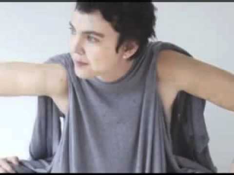 download lagu mp3 mp4 Adriana Calcanhotto Naquela Estao, download lagu Adriana Calcanhotto Naquela Estao gratis, unduh video klip Adriana Calcanhotto Naquela Estao