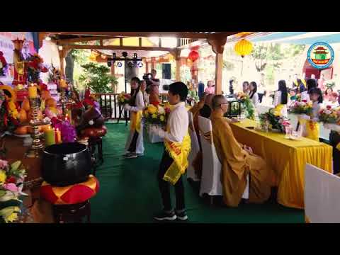 DÂNG HOA CÚNG PHẬT TRONG ĐẠI LỄ VU LAN TẠI CHÙA ĐỒNG TÂM ERFURT