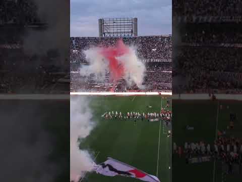 "Recibimiento River vs Huracan #futbol #riverplate #futbolargentino" Barra: Los Borrachos del Tablón &bull; Club: River Plate &bull; País: Argentina
