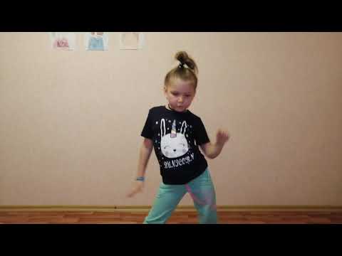 Нюрка танцует под песню Soroka-Voroka - Potato aka Бульба