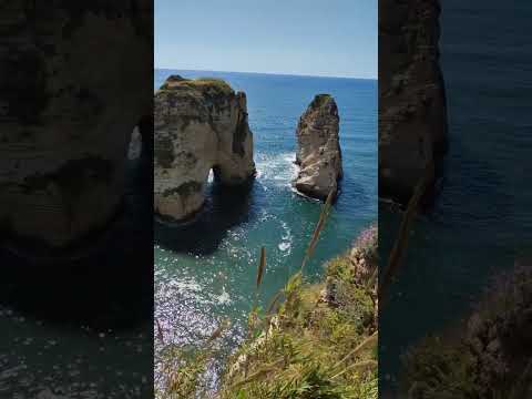 pigeon rocks Beirut Sakhret Elrawcheh