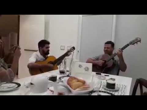 Eduardo Costa cantando com seu irmão Weliton Costa