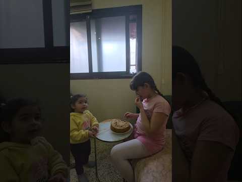 ميلا سرقت الكيك من لين😂#رموش #فاميلي #ميلا