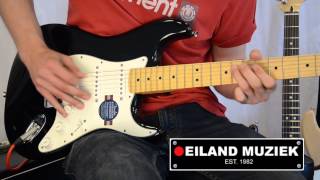 Video thumbnail for Fender American Standard Stratocaster Black Maple by Eiland Muziek