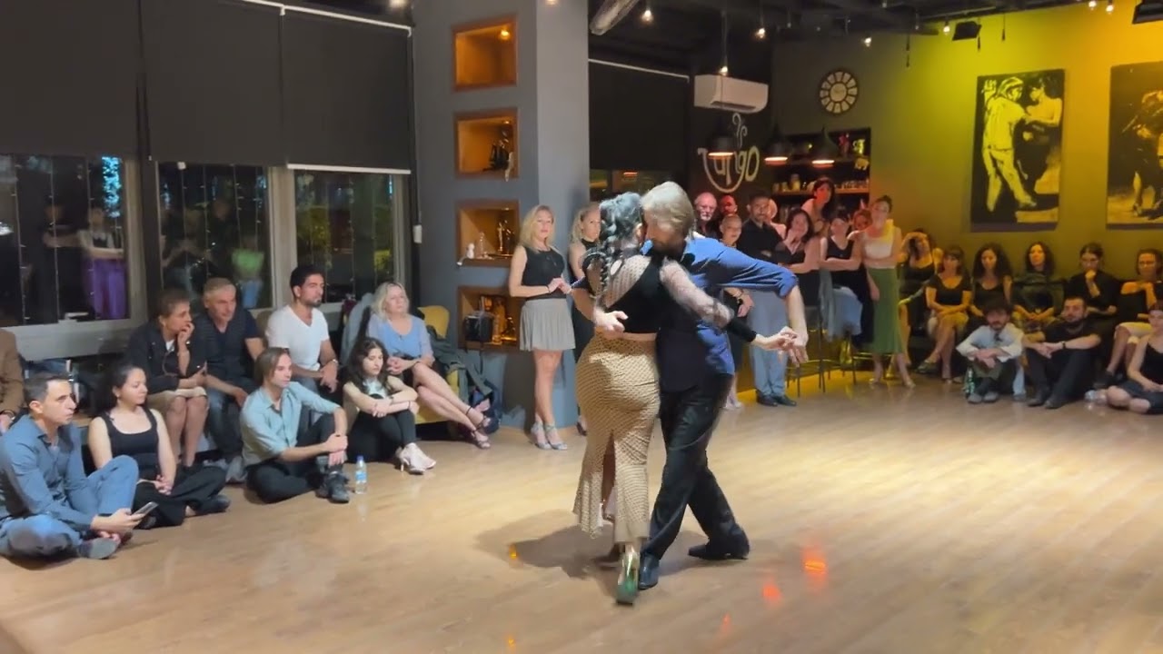 Hilal Erçin & Hasan Ermiş, Lo Vien Tus Ojos/Orquesta Tipica Victor (Video 2/3)