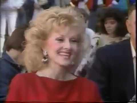 Dolly Parton with sisters Freida & Stella Parton sing "On Top of Old Smoky" | Live on Dolly! (1987)