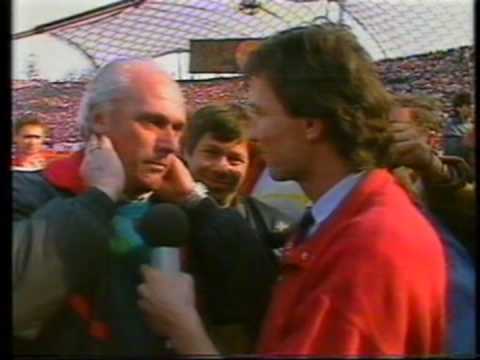 0041986001 - Lattek feiert - DM 85/86 - Der VfB als Meistermacher