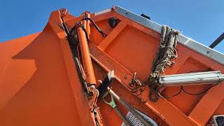 Volvo FM330 garbage truck | Image 4 - Autoline