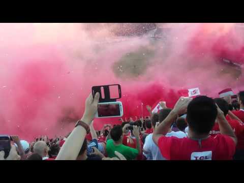 "Recibimiento de Independiente de avellaneda vs ra sinclub.." Barra: La Barra del Rojo • Club: Independiente