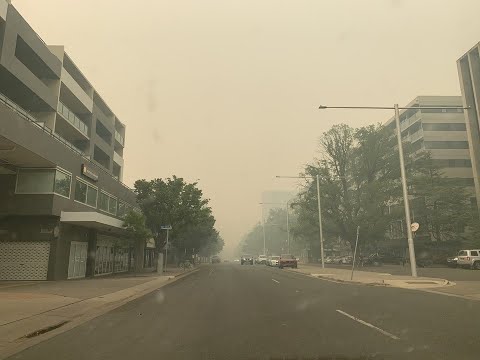 Thick smoke blankets Australia's capital