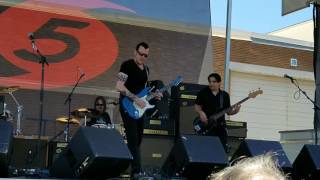 Gary Hoey playing Who's Your Daddy at the Dallas Guitar Show 2017