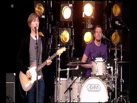 Kings Of The Day - Raise My Glass, live op Pinkpop 2009