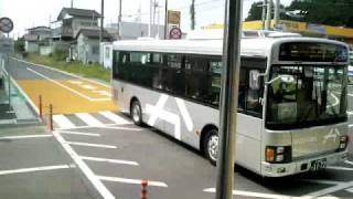 preview picture of video '茨城空港行き連絡バス 玉里工業団地東口バス停通過シーン'