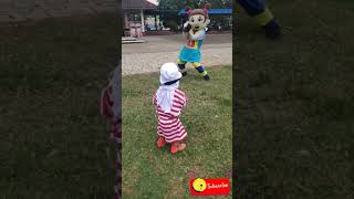 Download lagu Video pendek anak kecil dengan badut mampang joget #shorts #feedshorts mp3