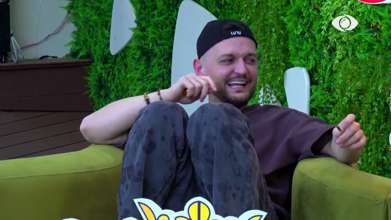 A do të të tregoj që jam femër/ Greta debaton me Juelën: Hajde në…