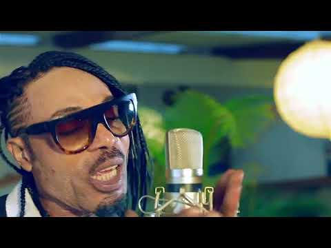 LA MEILLEURE PERFORMANCE LIVE ACOUSTIQUE EN 2020. STINO MUBI N'A PLUS RIEN A PROUVER