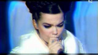 Björk - It&#39;s Not Up To You (live at the Victoires Awards) (2002)
