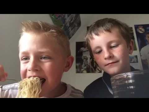 Vi spiser nudler🍜🍜🍜🍜🍜