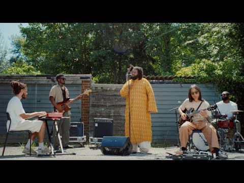 Elmiene - Untitled (How Does It Feel) | Live Session