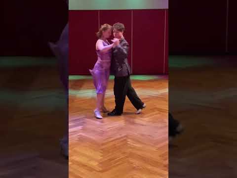 Planeo De La Mujer, Adornos y Barrida Repetida - CARLOS DI SARLI