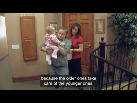 SHINY HAPPY PEOPLE: The Duggar Daughters Raised Their Younger Siblings
