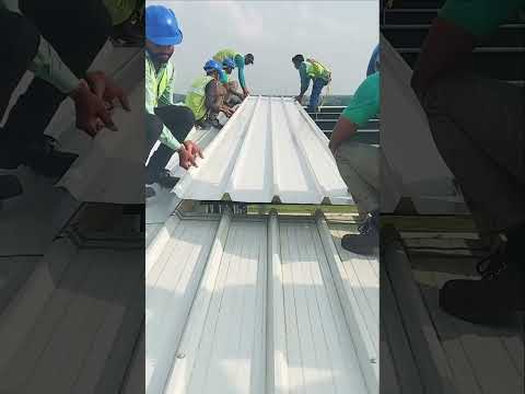 🔧 Insulated Sandwich Panels on Flat Commercial Roof