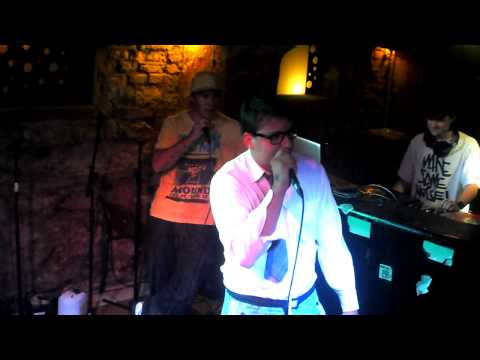 Unbeatable 2ojka - Chovej se normálně (30.8.2011 XT3 live)