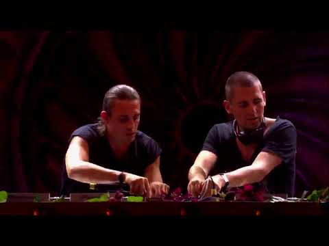 Dimitri Vegas & Like Mike - Snow Vs Like That x Bounce Generation Vs Turn Down For What (TML 2014)