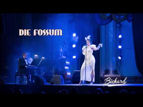 Die Fossum at NYE Roaring Masquerade Ball