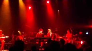 Oscar & the wolf "Crossroads"