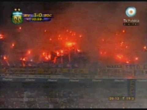 "Fiesta con bengalas - La hinchada de Boca frente a River (Apertura 2010)" Barra: La 12 • Club: Boca Juniors