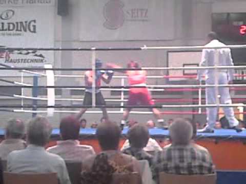 Ali Yimez Eintracht Frankfurt (rot) vs. Lucas Horn TFC Steinheim (blau) Gedenktunier Mueck 28.05.11