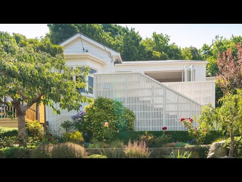 56 Glenmore Street, Thorndon - Wellington (Mike Robbers & Socheata Tep)