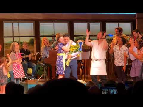 Sara Bareilles and cast serenaded Jason Mraz on his last Waitress the musical performance