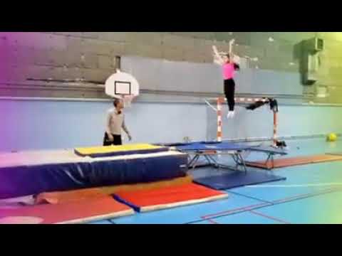 Emy, doucle salto avant groupé