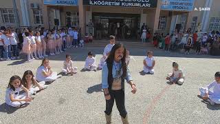 Barış Manço &quot; Yaz Dostum &quot; 23 Nisan Gösterisi