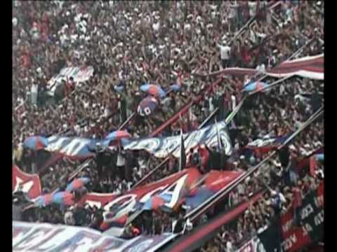 "Bostero hijo de puta, te saluda tu papá" Barra: La Gloriosa Butteler • Club: San Lorenzo • País: Argentina