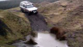 preview picture of video 'Land Rover Discovery at Caerphilly coal dumps 1 jan 2009'
