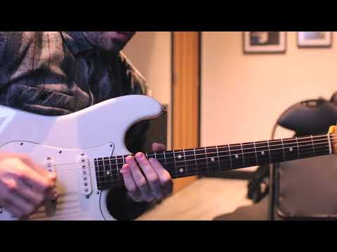 ERIC JOHNSON- MANHATTAN (2nd solo breakdown of PENTATONIC RUNS AND SPREAD TRIADS he plays!)