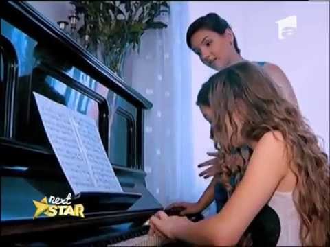 Catinca Popa, un talent innascut, canta foarte bine la pian