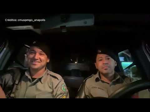 PMs soltam a voz com sucesso de Leonardo durante patrulhamento em Anápolis e viralizam
