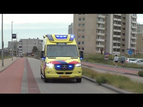 4X Ambulance GGD Post Haarlem met spoed naar meldingen in Zandvoort
